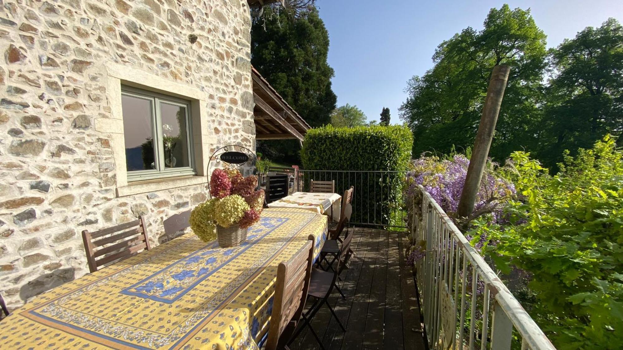 Gite du Hameau D'Amignié Vernay Esterno foto